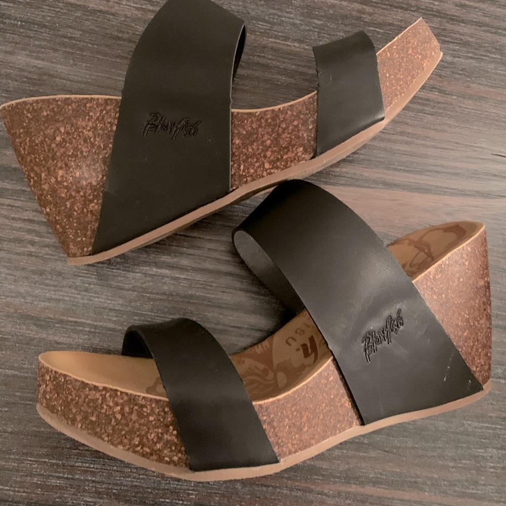 BLOWFISH SIZE 7 woman’s high wedge slip on.